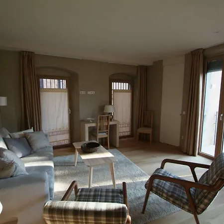 Beautifully Furnished Luxury In Barri Vell, Girona