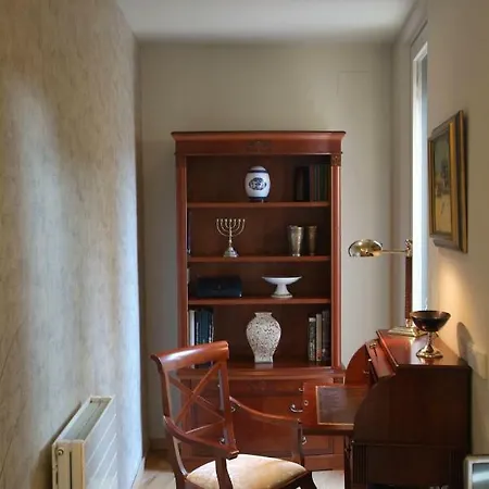 Apartment Beautifully Furnished Luxury In Barri Vell,